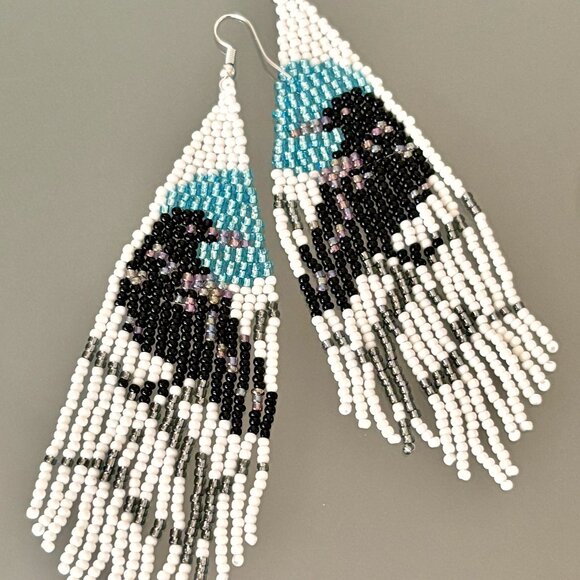 Hand Beaded Black Raven Crow on Branch Seed Bead Tasseled Dangle Earrings New - Picture 1 of 5